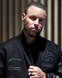 真的假的？签约李宁后，外媒传言库里将获得超10亿美元的收入